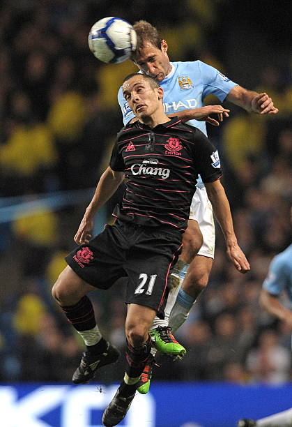 足坛占据领 足坛占据领